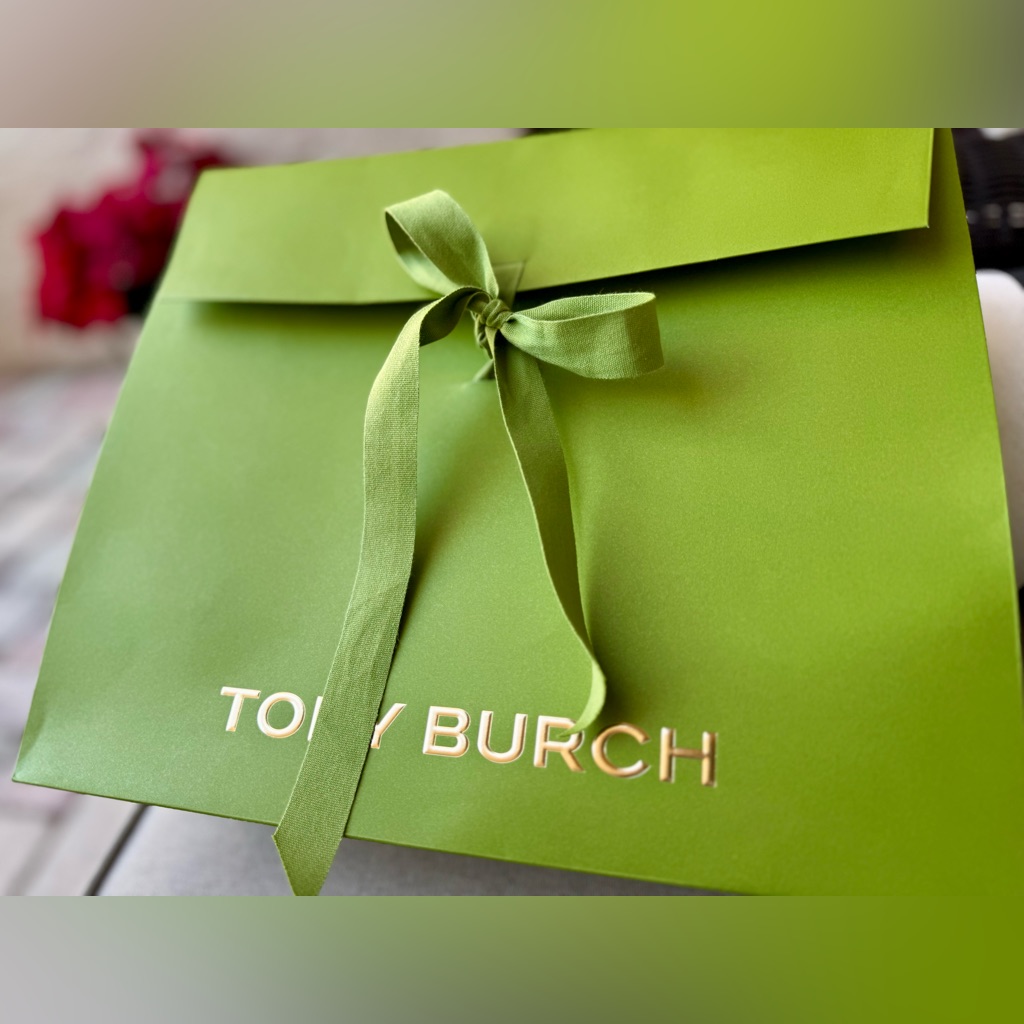 Tory Burch Vibrant Green Gift Bag With Gold Logo